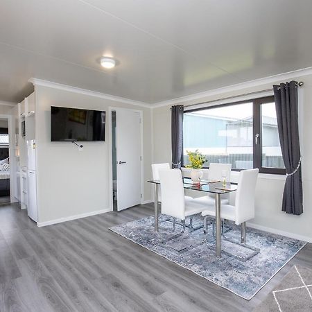 Affordable Modern Accommodation Westport Esterno foto